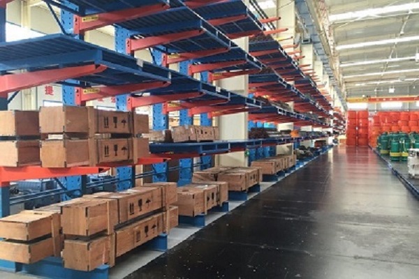 1573869096633182.jpg 懸臂貨架當(dāng)重型貨架.jpg